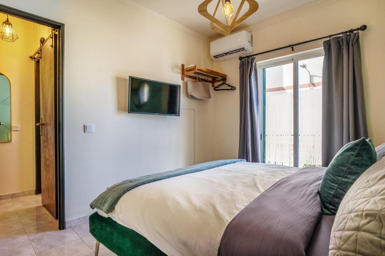 Arty Vintage Townhouse With Rooftop Shower & Sun Loungers Olhão Exterior foto